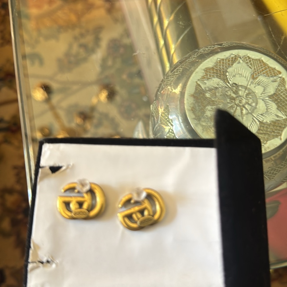 Gucci earrings, antique  Gold tone Crystal Double G Stud Earrings - Picture 4 of 4